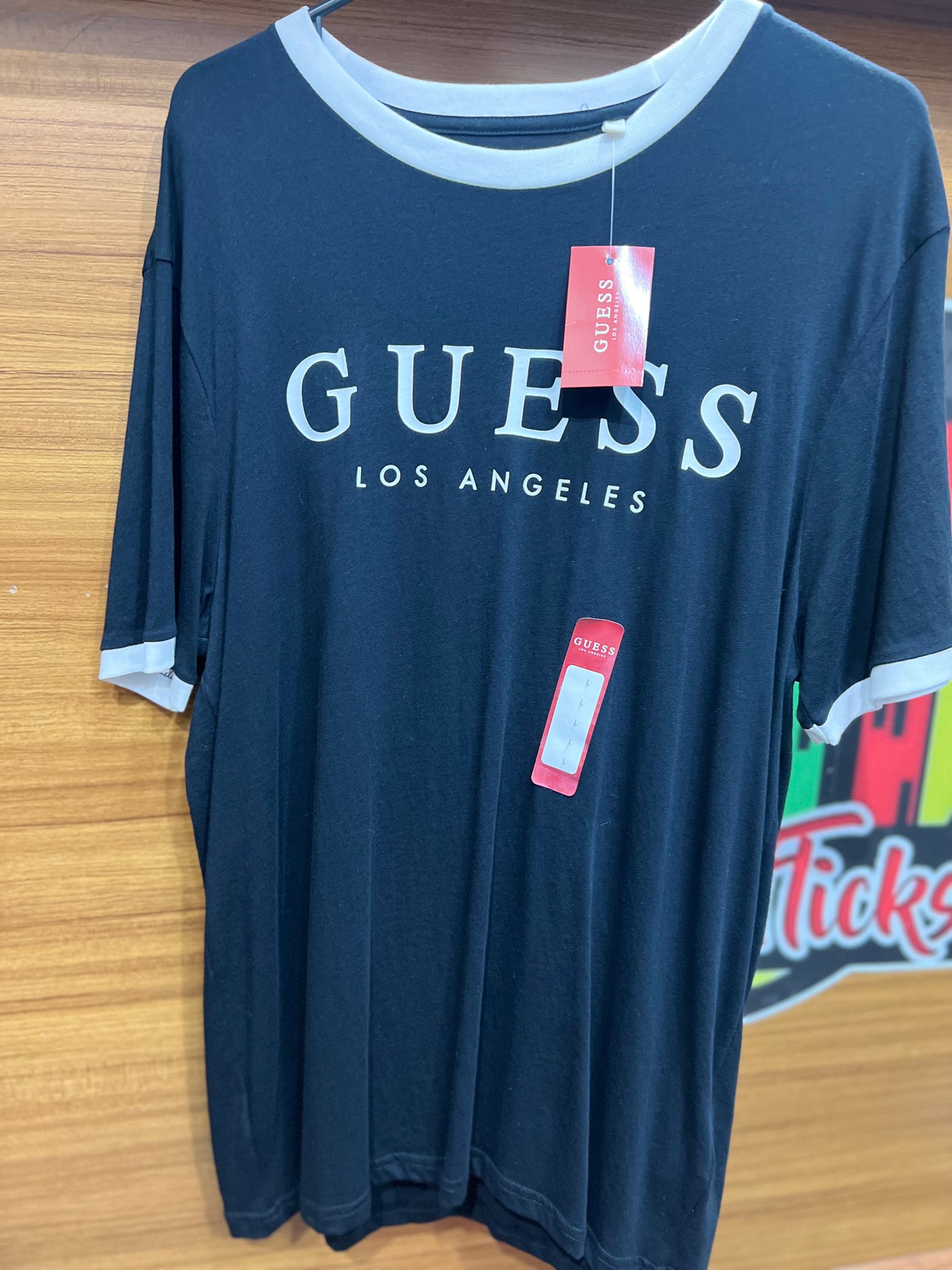 Guess tee